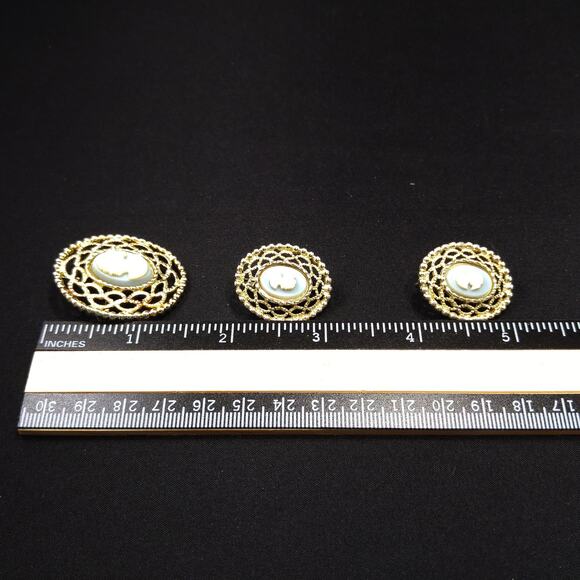 Vintage Sarah Coventry Cameo Brooch Earrings Set, 1970s - Picture 4 of 10
